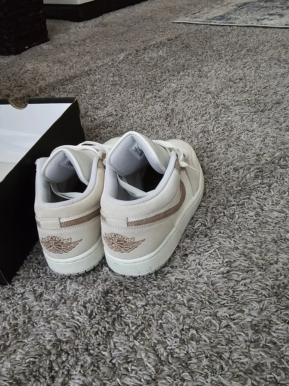 Air Jordan 1 Low SE Beige & White Sneakers